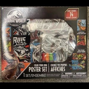 Jurassic World Velvet Poster Activity Kit
